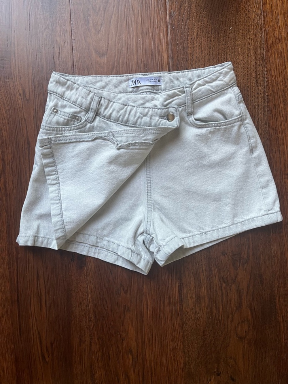 Zara Light Gray Mini Denim Skort Size Small - Picture 2 of 6